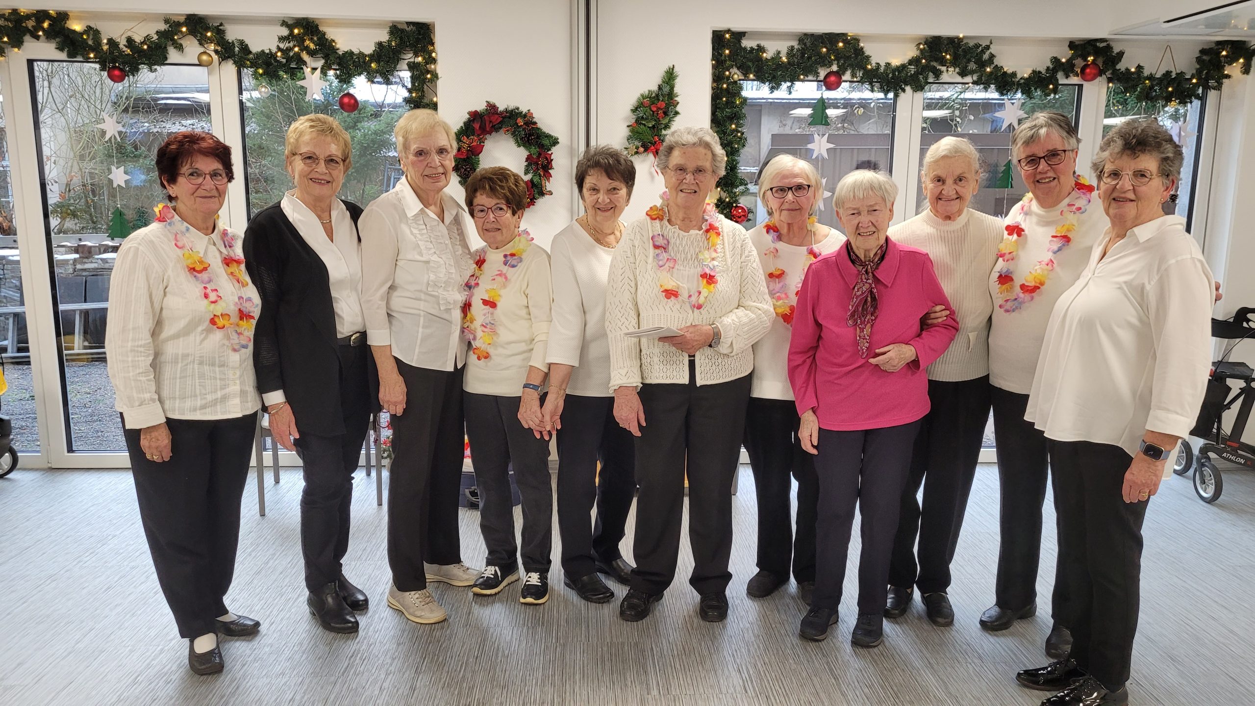 Ein bezaubernder Anfang: Die Seniorentanzgruppe von Frau Sigrid Nolting feiert ihren ersten öffentlichen Auftritt in der Tagespflege zur Post